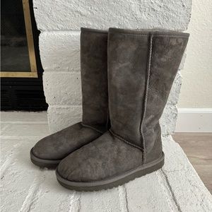 UGG Australia Women Gray Boots